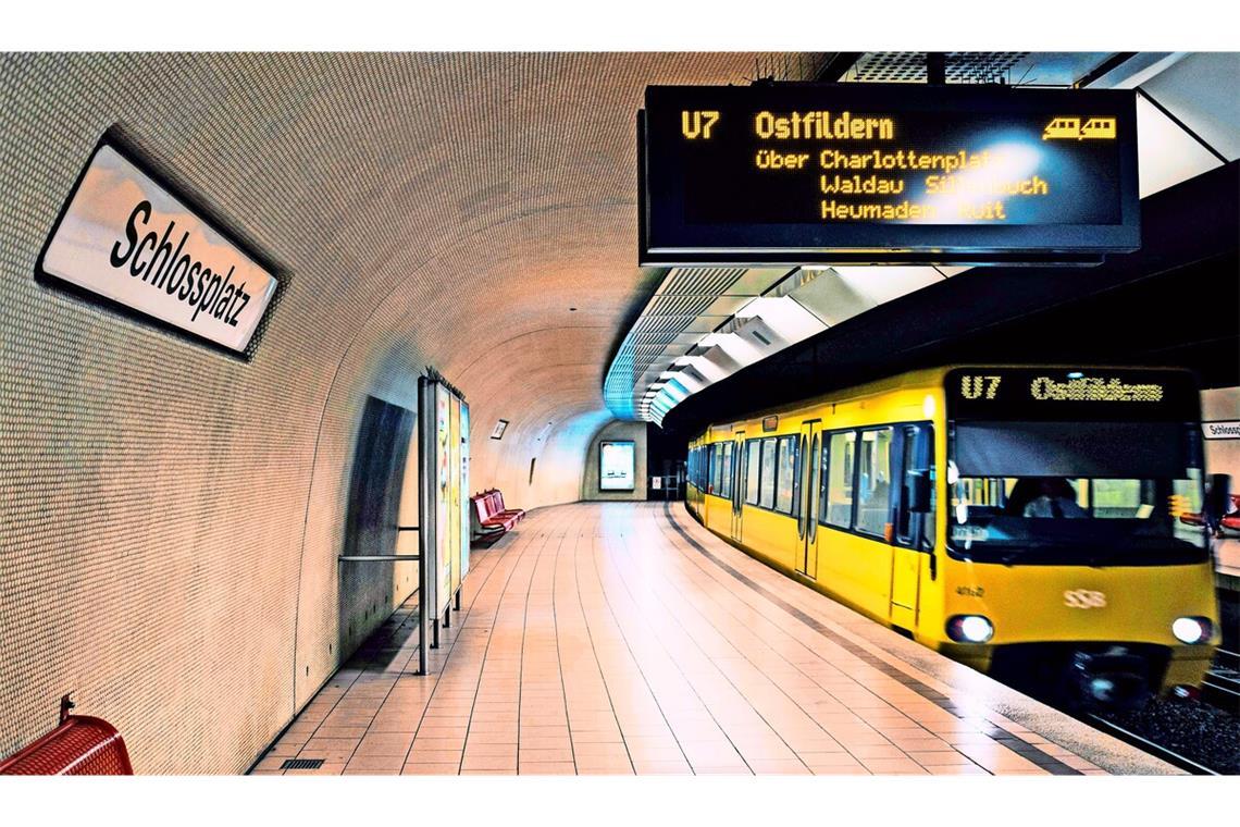 So fahren Bus und Bahn über die Feiertage Die Haltestelle Schlossplatz ist in der Silvesternacht aus Sicherheitsgründen mehrere Stunden gesperrt.