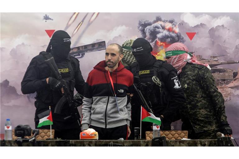 Die Hamas nutzte die Übergaben israelischer Geiseln an das Rote Kreuz für eine Zurschaustellung ihrer Macht im Gazastreifen.