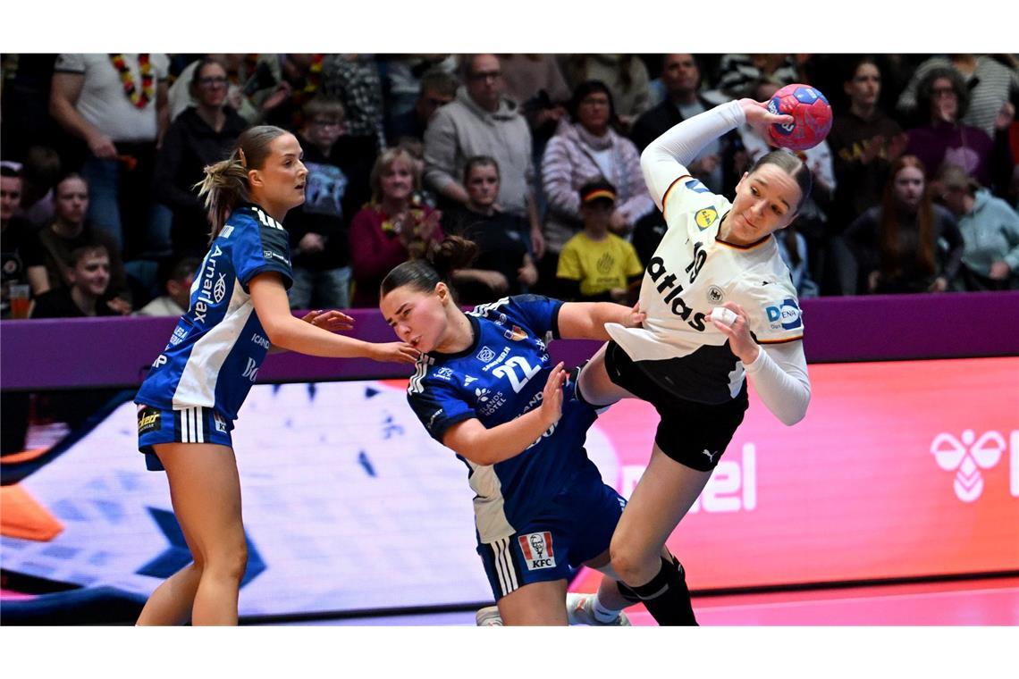 Die Handball-Weltmeisterschaft der Frauen findet 2025 in Deutschland und den Niederlanden an fünf Spielorten statt.
