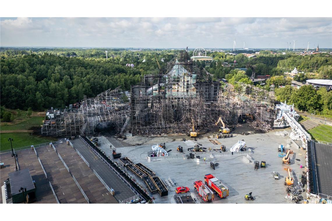 Tomorrowland-Festival startet trotz abgebrannter Hauptbühne Die Hauptbühne soll jetzt abgerissen werden.
