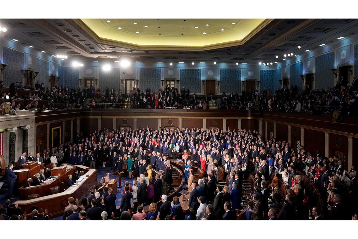 US-Repräsentantenhaus stimmt für Trumps Haushaltskürzungen Die Haushaltsresolution schlägt Budget-Kürzungen von mindestens zwei Billionen Dollar (1,91 Billionen Euro) vor.
