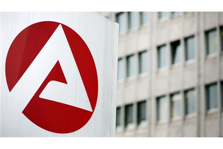 Talsohle mit Klebstoff - Arbeitsmarkt verharrt im Tief Die Herbstbelebung auf dem deutschen Arbeitsmarkt fällt in diesem Jahr nur schwach aus. (Archivbild)