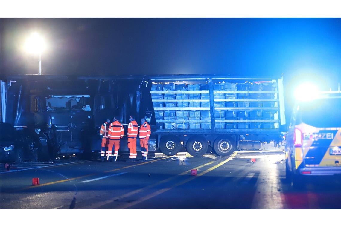 Lkw-Fahrer nach Chaosfahrt in Psychiatrie Die Hintergründe der Unfallserie müssen die Ermittler noch klären.