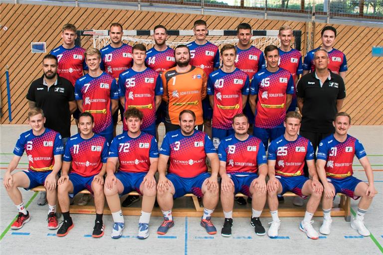 Die HSG-Handballer blicken zuversichtlich der neuen Saison entgegen. Hintere Reihe von links: Jannis Gogel, Markus Maslowski, Patrick Baumhakl, Joshua Gogel, Michael Müller, Moritz Trefz und Laszlo Groß. Mittlere Reihe: Trainer Veton Broqi, Lucas Clauss, Tilman Riebesam, Luca Lang, Valentin Weiß, Daniel Sieber und Co-Trainer Boris Baumann. Vordere Reihe: Jannis Milde, David Miguens, Alexander Munz, Martin Bräunig, Fabian Fritz, Felix Drechsel und Julian Weller. Foto: privat