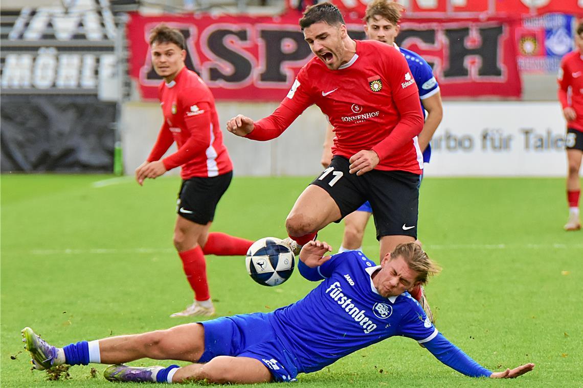 Spitzenspiel im Großaspacher Fautenhau Die Hürde Bahlinger SC haben Michael Kleinschrodt und Großaspach am Ende souverän genommen. Im zweiten Heimspiel in Folge muss der Tabellenvierte mit dem zweitplatzierten FSV Mainz 05II allerdings einen dickeren Brocken aus dem Weg räumen.Foto: Tobias Sellmaier