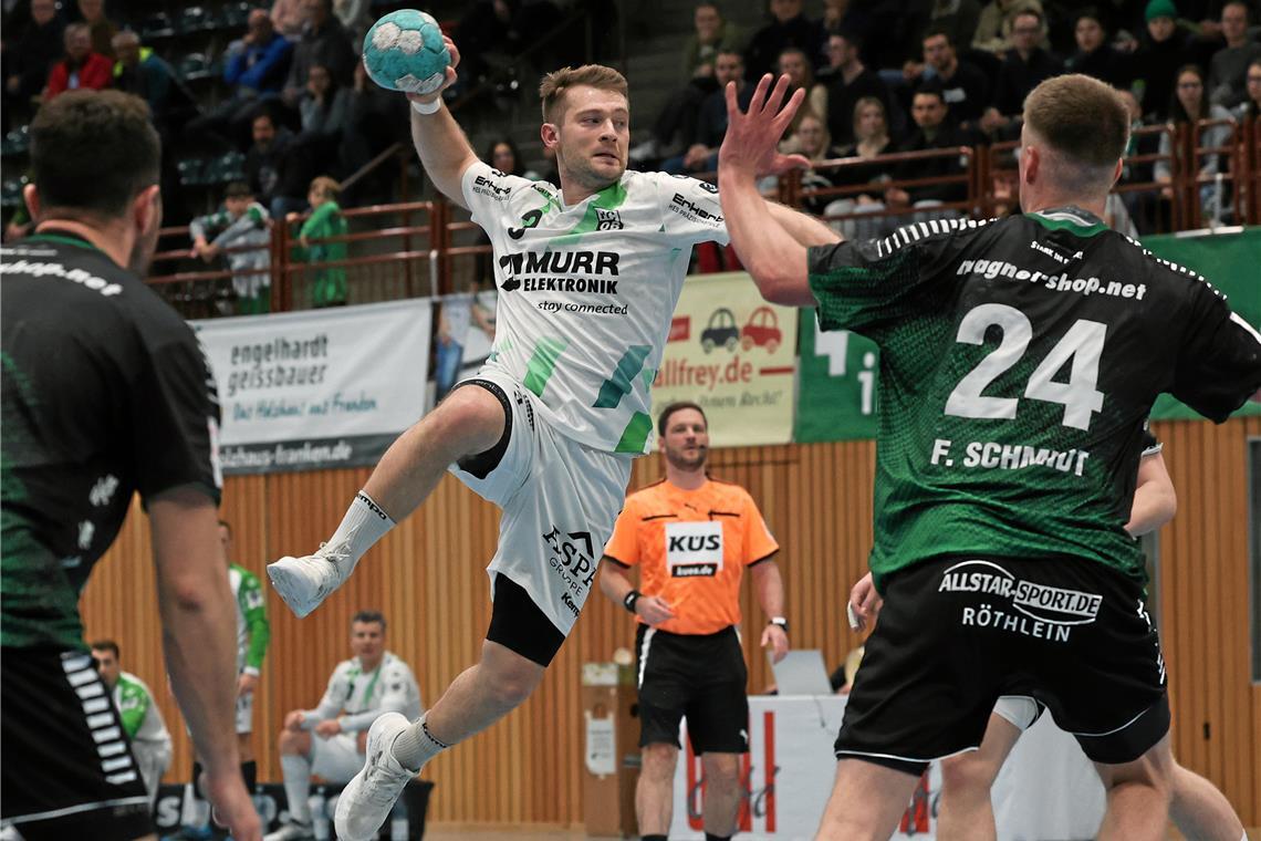 HC Oppenweiler/Backnang: Ein Spiel zum Vergessen Die Hürde Würzburg war für Daniel Schliedermann und den HCOB zu hoch. Am Ende gab es eine sehr unsanfte Landung. Foto: Alexander Hornauer