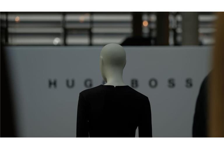 Die Hugo Boss AG stoppt den bereits begonnenen Aktienrückkauf.