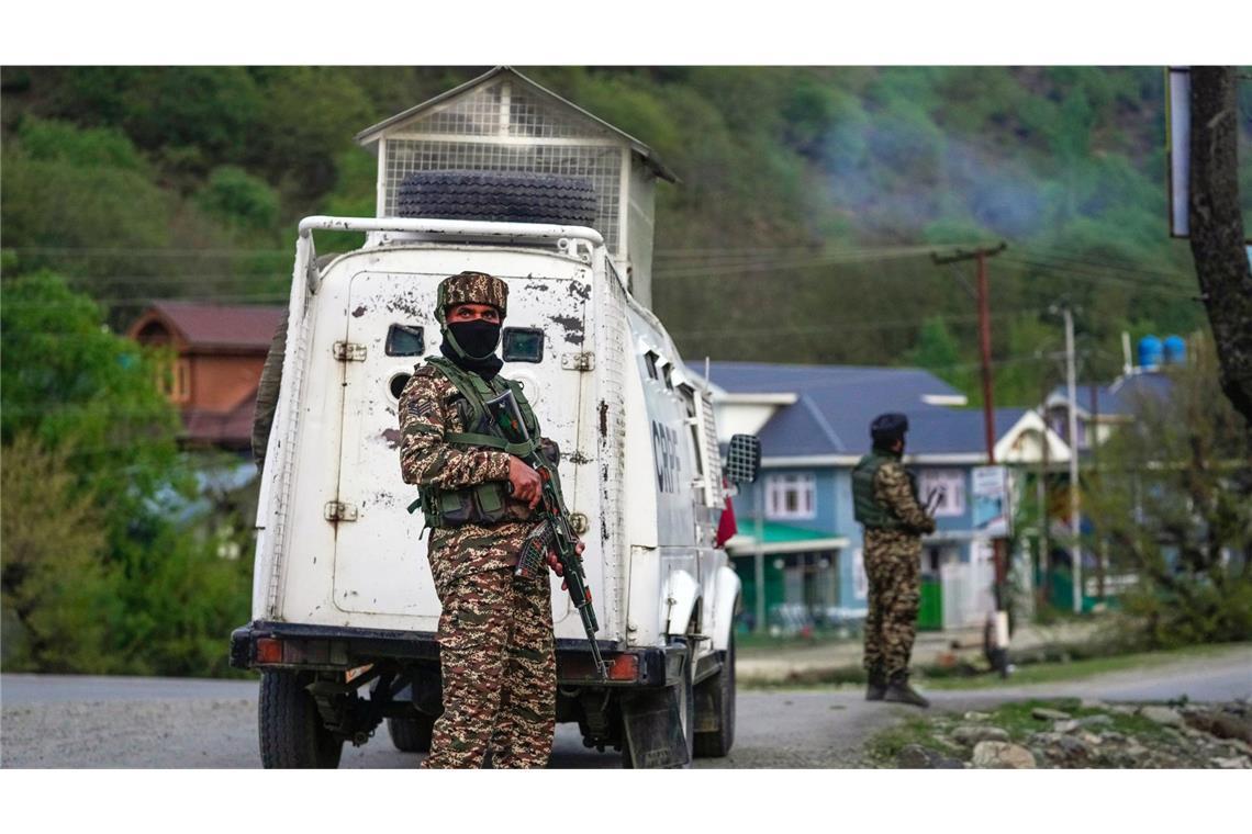 Schusswechsel zwischen indischen und pakistanischen Soldaten Die indische Militärpräsenz in der Himalaya-Region Kaschmir ist hoch.