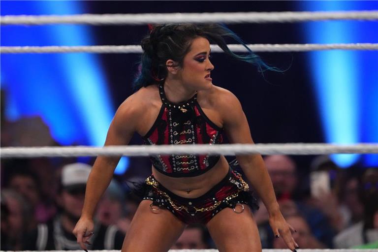 Die irische Wrestlerin Lyra Valkyria trat beim WWE Monday Night Raw gegen Bayley an.