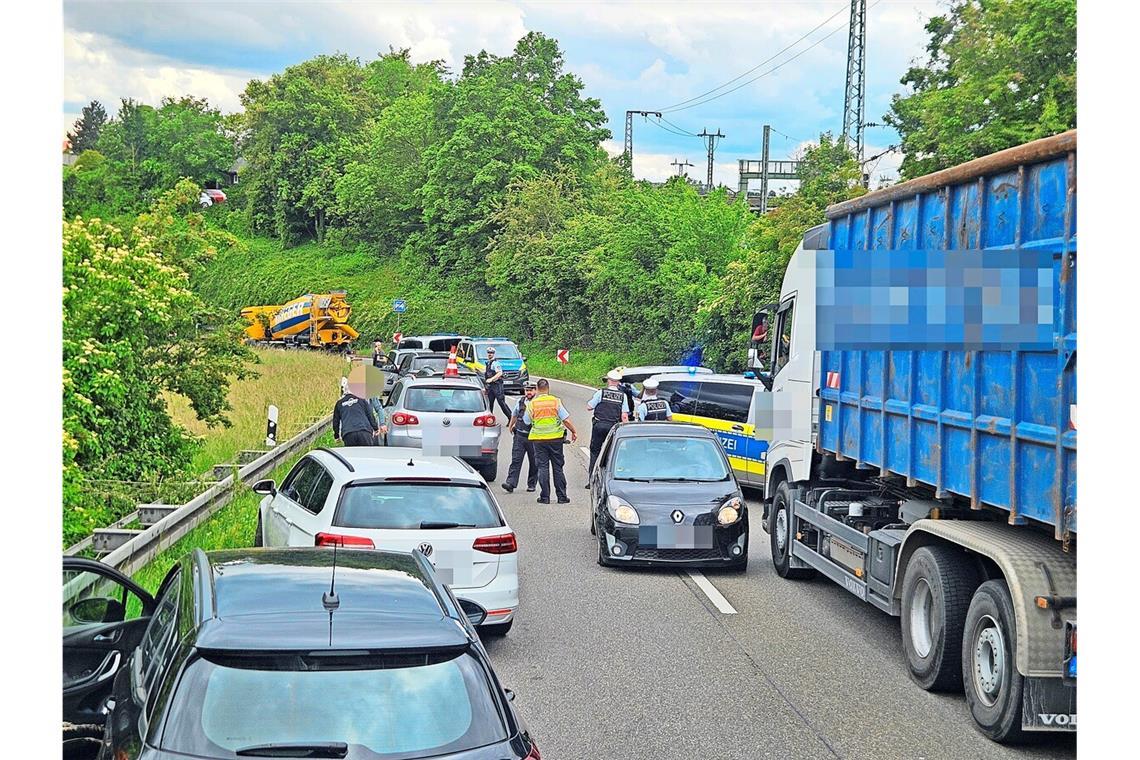 Geisterfahrer auf B 10 verursacht Unfall