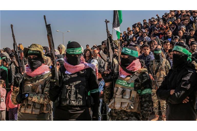 Die islamistische Hamas im Gazastreifen lehnt die israelische Forderung nach ihrer Entwaffnung strikt ab. (Archivbild)