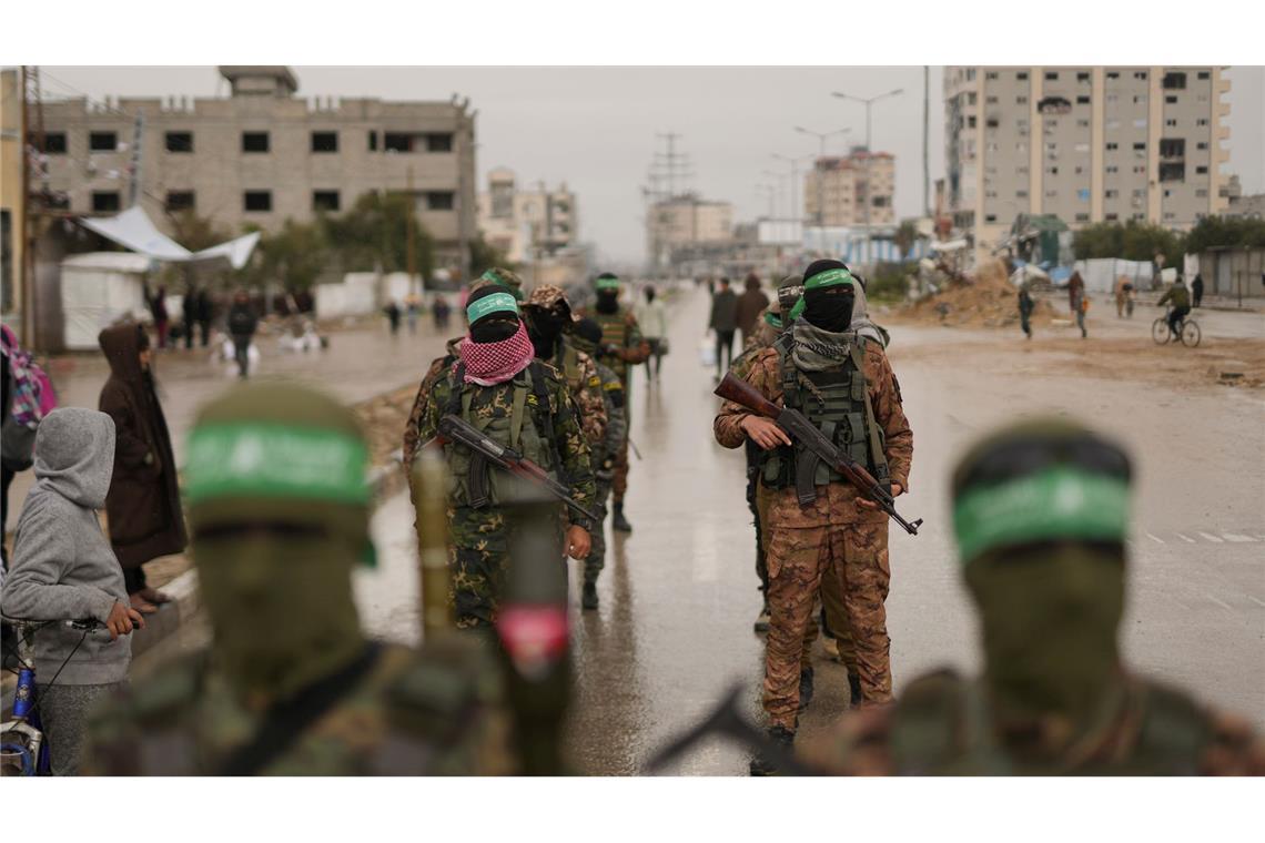 Die islamistische Palästinenserorganisation Hamas hat eigenen Angaben zufolge die aus Israel entführten Geiseln auf mehrere Viertel der Stadt Gaza verteilt. (Archivbild)