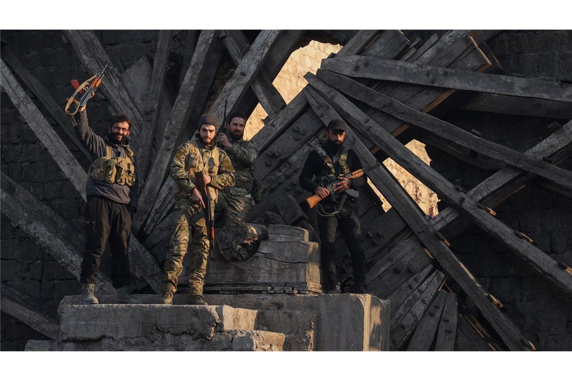 Rebellen in Syrien rücken auf strategische Stadt Homs vor Die islamistischen Rebellen rücken in Syrien rasant vor.