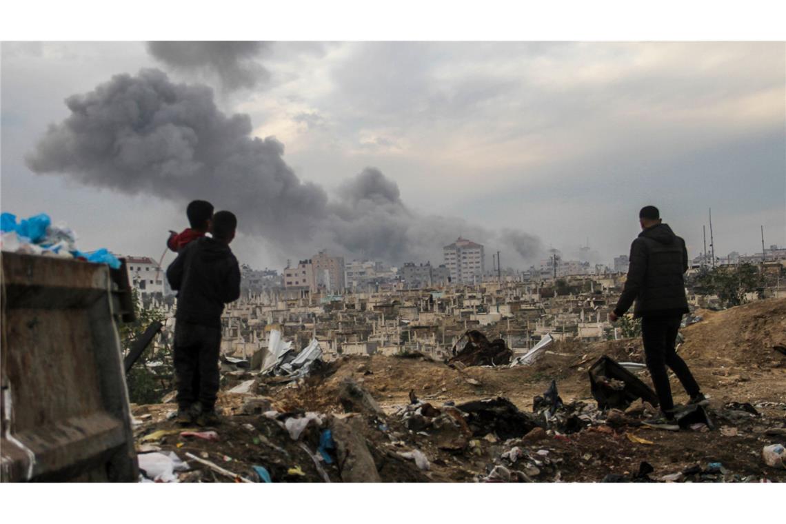 Palästinenser: Mindestens 60 Tote bei Angriffen Israels Die israelische Armee greift weiterhin im Gazastreifen an. (Archivbild)
