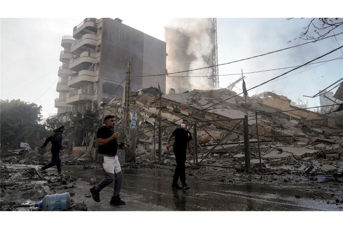 Hisbollah deutet Verhandlungsbereitschaft mit Israel an Die israelische Luftwaffe griff Beirut in mehreren Wellen an.