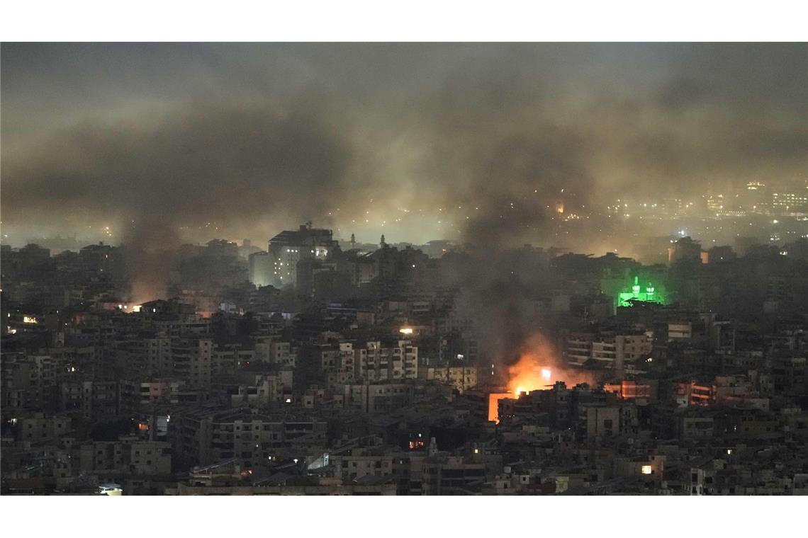 Die israelische Luftwaffe hat nach eigenen Angaben Kommando-Zentralen der Hisbollah im Süden Beiruts angegriffen.