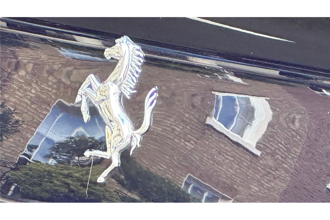 Auch Luxusautobauer Ferrari bekommt China-Schwäche zu spüren Die Italiener lieferten im dritten Quartal 3.383 Autos aus, rund 2 Prozent weniger als ein Jahr zuvor. (Archivbild)