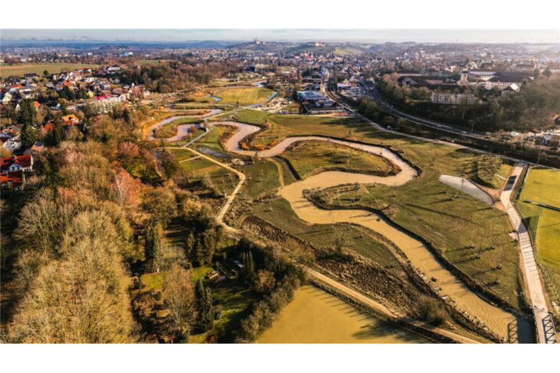 Die Jagst kann wieder mäandern.
