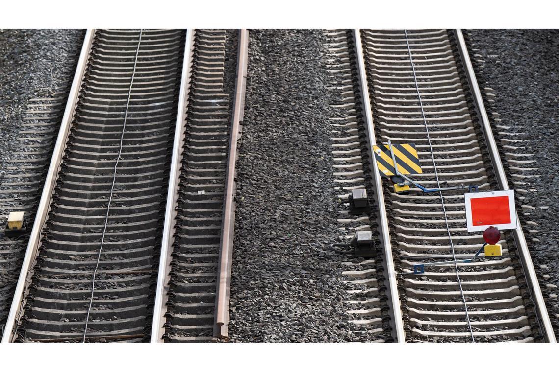 Die Jugendlichen surften auf einer S-Bahn mit. (Symbolbild)