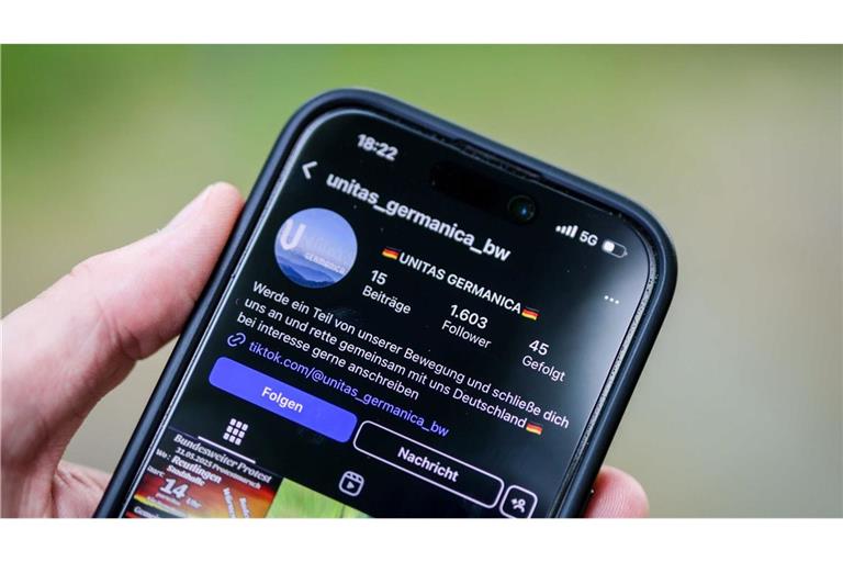 Die Jugendlichen und jungen Erwachsenen vernetzen und radikalisieren sich oft in sozialen Medien. (Symbolbild)