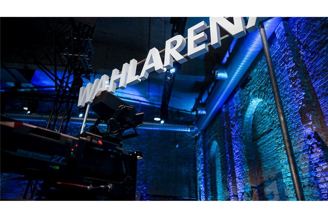 ARD-"Wahlarena": Merz fährt S-Bahn - Weidel wird persönlich Die Kanzlerkandidaten beantworten in der ARD-Sendung live nacheinander die Fragen eines repräsentativ ausgewählten Publikums