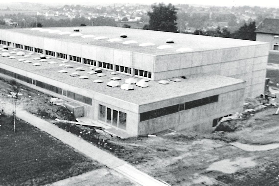 Fünf Jahrzehnte Karl-Euerle-Halle Die Karl-Euerle-Halle kurz vor ihrer Fertigstellung und der Eröffnung am 25. September 1971. Foto: BKZ-Archiv