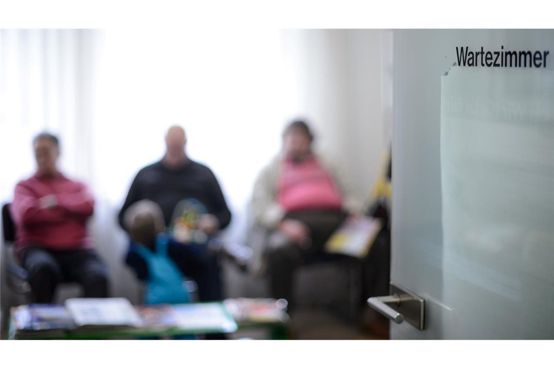 Die Kassenärztliche Bundesvereinigung (KBV) warnt davor, dass Millionen Arzttermine wegfallen könnten. (Illustration)