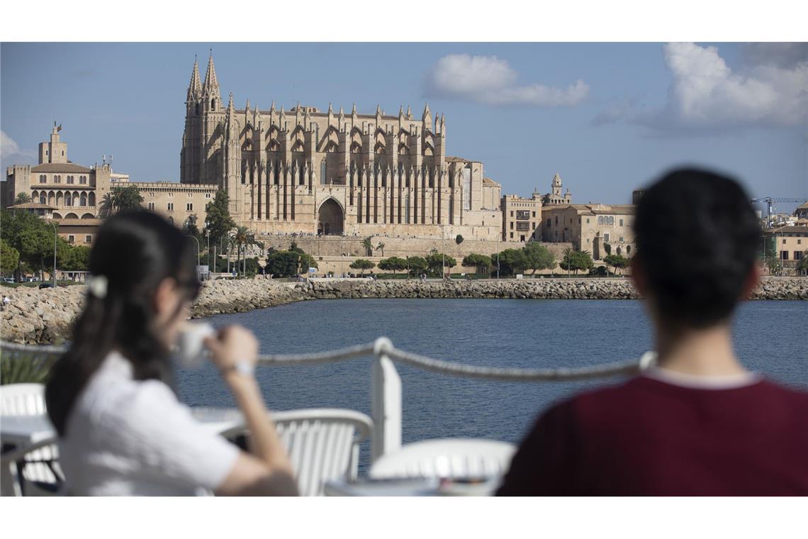 Neue Benimmregeln für Inselhauptstadt Palma Die Kathedrale von Palma gehört zu den Wahrzeichen der Stadt.