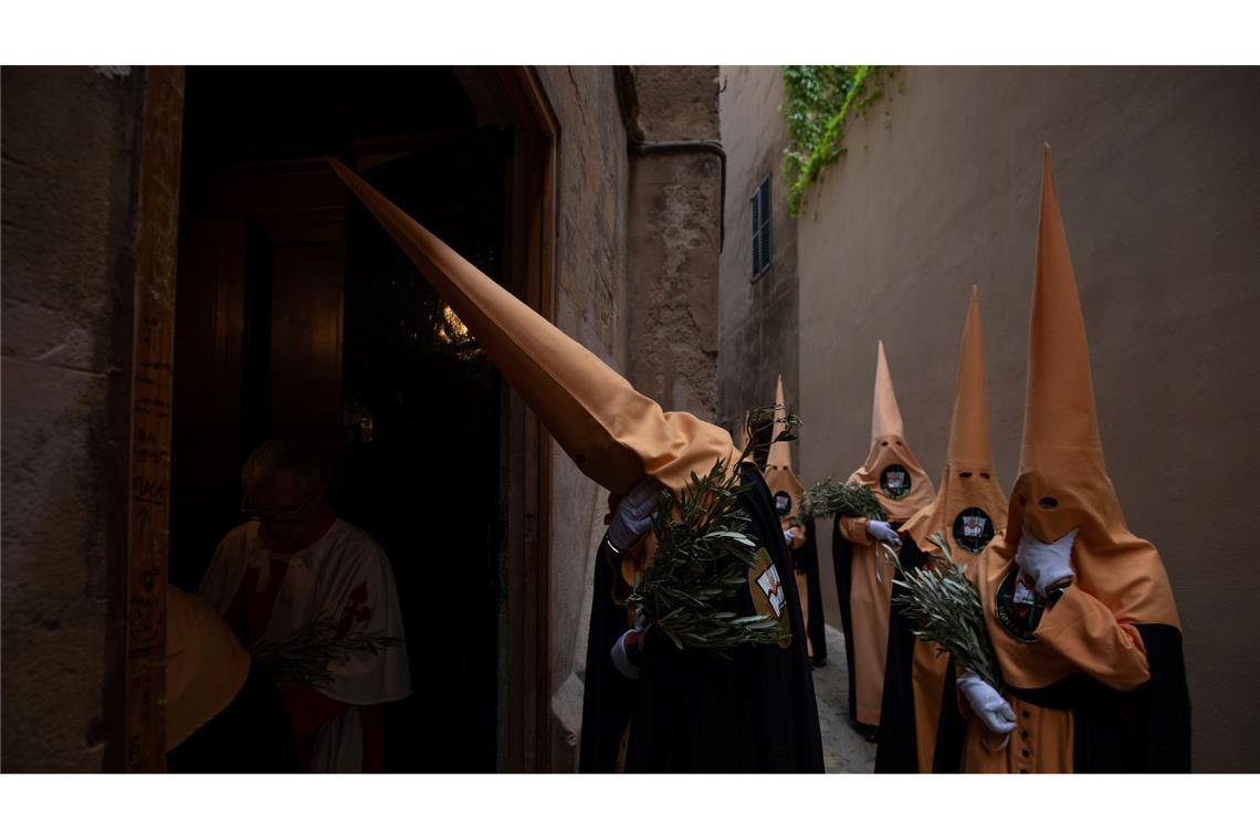 Warum vor Ostern so viele Spanier auf den Straßen sind Die katholische Glaubensbotschaft soll sichtbar gemacht werden. (Foto aktuell)