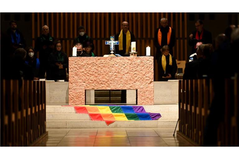 Die katholische Kirche und die Regenbogenflagge - eine komplizierte Sache.