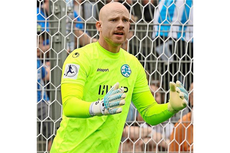 Die Kickers wollen ihren Keeper Felix Dornebusch unbedingt halten.