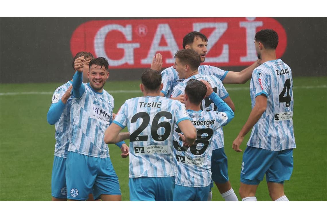 Die Kickers zeigten sich gegen Steinbach effizient - allen voran Doppel-Torschütze Yannick Glessing (li.).