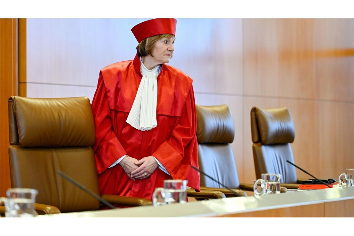 Aufatmen für Koalitionsverhandler: Soli darf vorerst bleiben Die Kläger sind gescheitert, der Soli darf vorerst weiter erhoben werden.