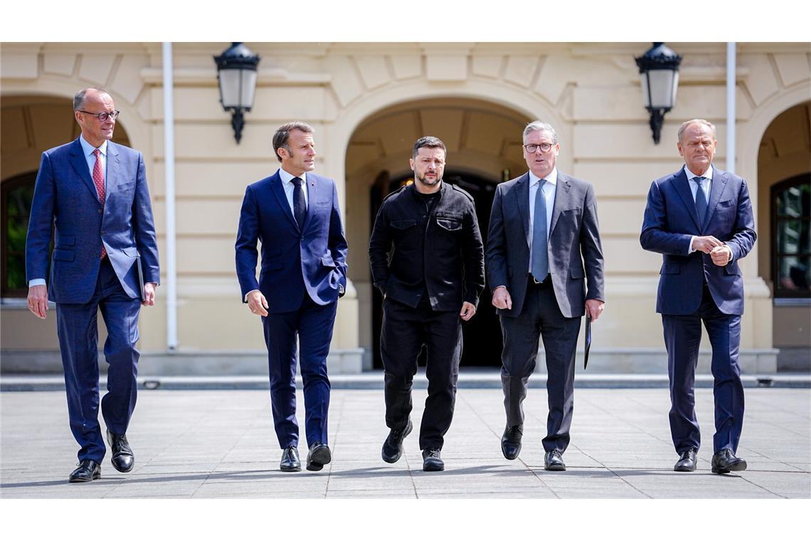 Die „Koalition der Willigen“ zeigte Präsenz in der Ukraine. Friedrich Merz (von links), Emmanuel Macron, Wolodymyr Selenskyj, Keir Starmer und Donnald Tusk bei ihren symbolträchtigen Besuch in Kiew.