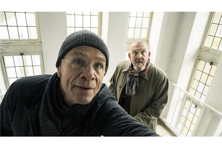 Die Kölner Ermittler Max Ballauf (Klaus J. Behrendt, li.) und Freddy Schenk (Dietmar Bär) ermitteln dieses Mal beim Kinderfernsehen.