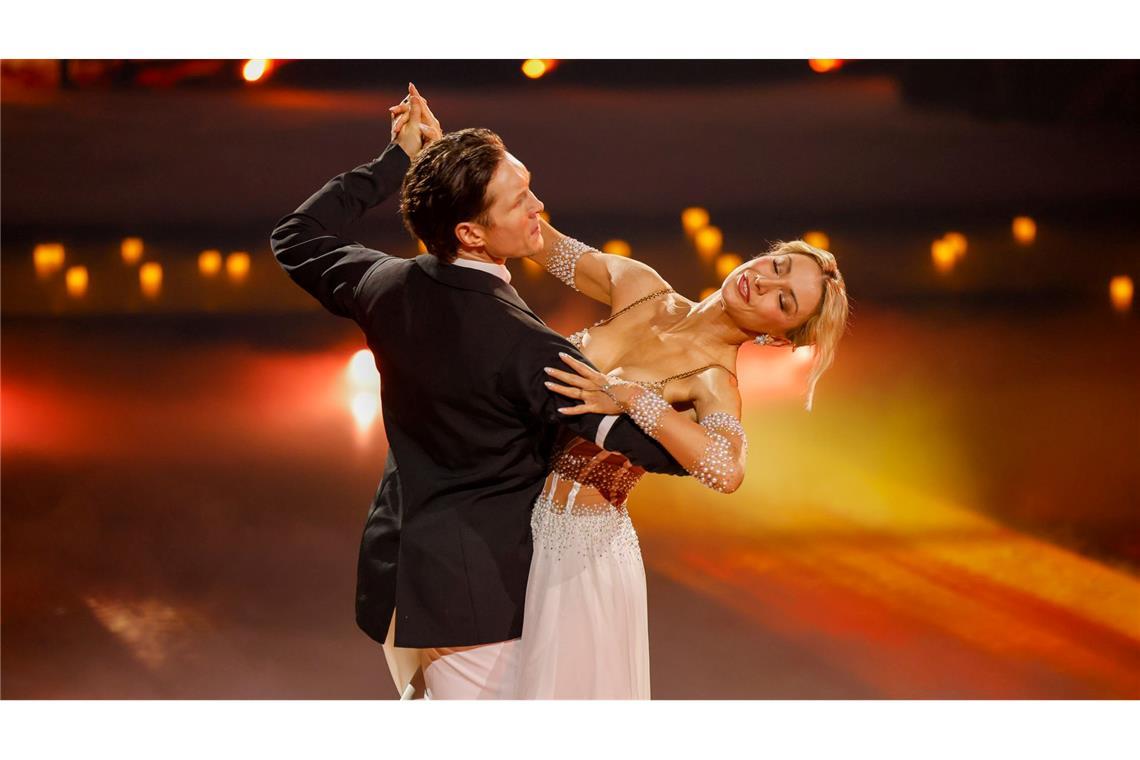 Die Königin der Standard-Tänze: Sängerin Anna-Carina Woitschack und Profitänzer Evgeny Vinokurov sahnten im Halbfinale viel Jurypunkte ab.