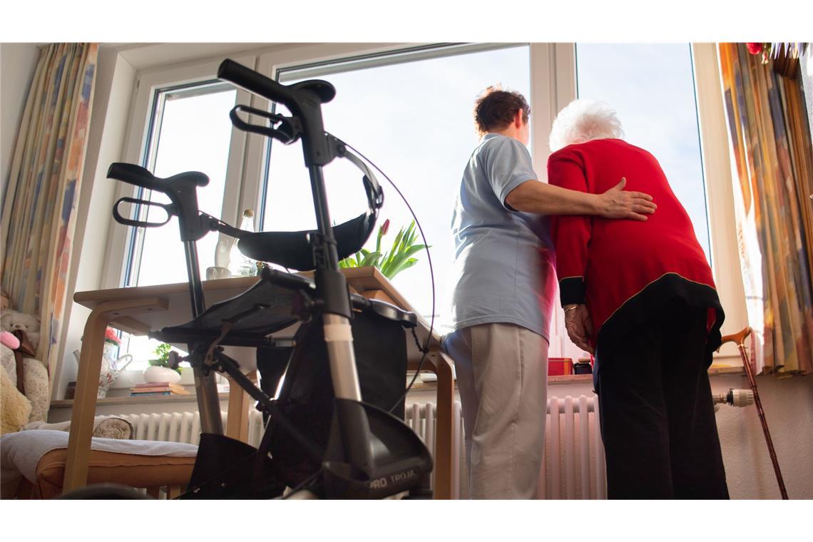Die Kosten für Pflegebedürftige steigen an