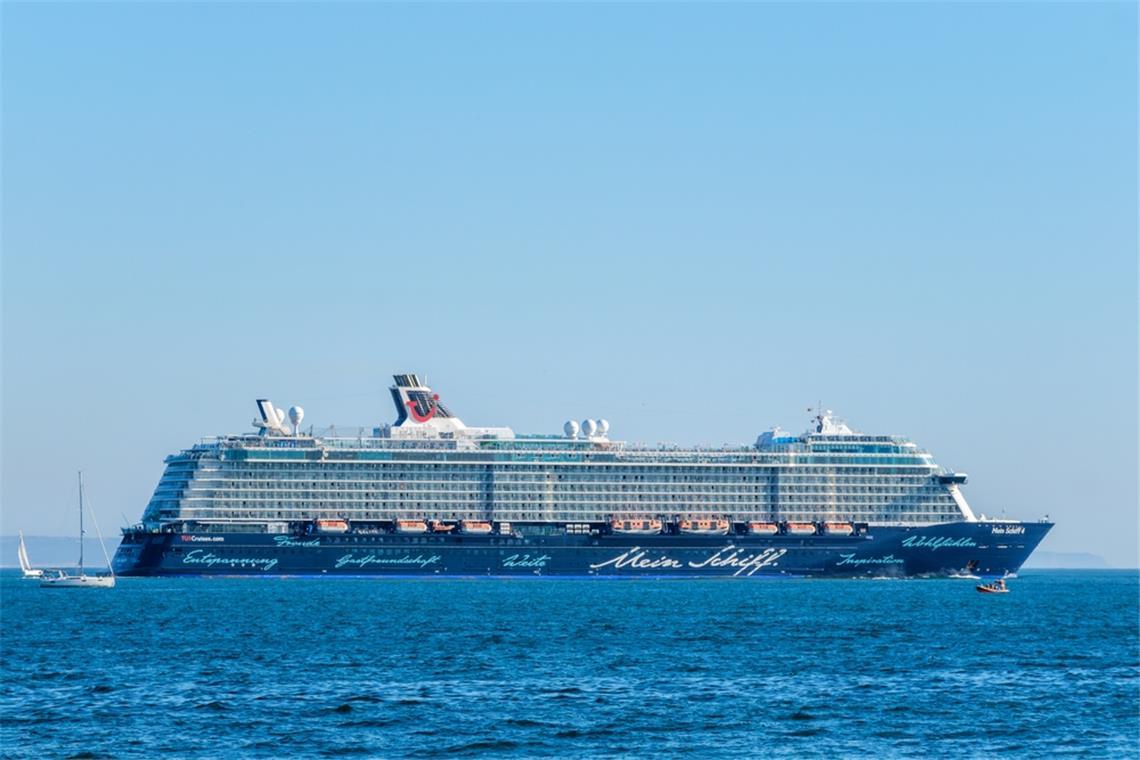 Die Kreuzfahrtschiffe "Mein Schiff 4" und "Mein Schiff 5" sitzen weiterhin im Persischen Golf fest. Erfahren Sie mehr über die aktuelle Position der Schiffe und die Auswirkungen auf geplante Reisen.