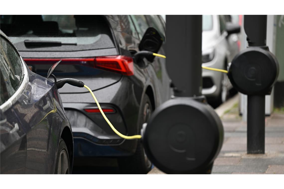 Die Krise in der Auto-Industrie hat nach Angaben des Branchenverbandes VDA seit 2019 fast 120.000 Jobs in Deutschland gekostet. (Symbolbild)