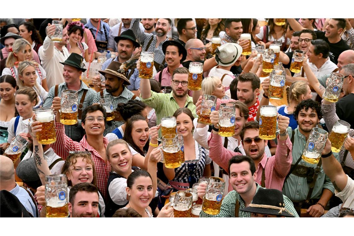 Was man zum Münchner Oktoberfest wissen muss "Die Krüge hoch!" (Archivbild)