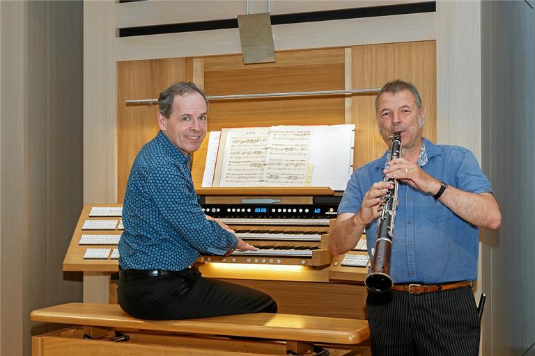 Die Künstler des Abends: Thilo Muster an der Orgel und Samuel Freiburghaus am Taragot. Foto: J. Fiedler