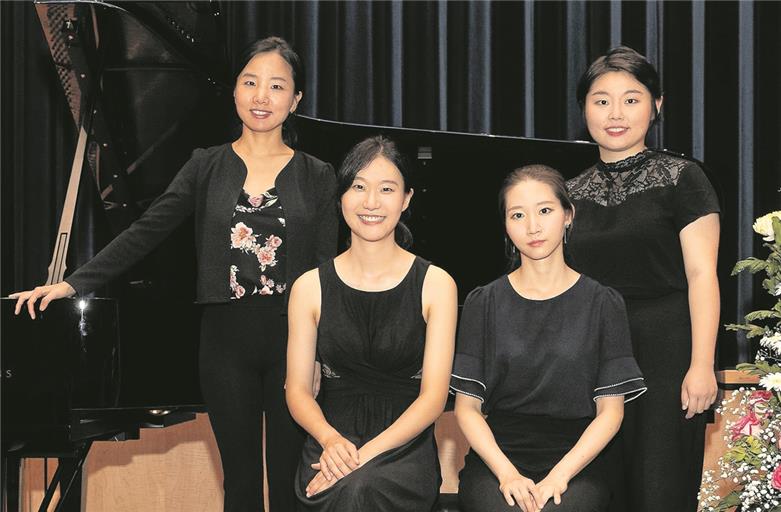 Die Künstlerinnen des Konzertabends in der Murrhardter Festhalle (von links): Albertina Eunju Song, Hyelee Kang, Ye-Eun Kim sowie Yiran Wu. Foto: J. Fiedler