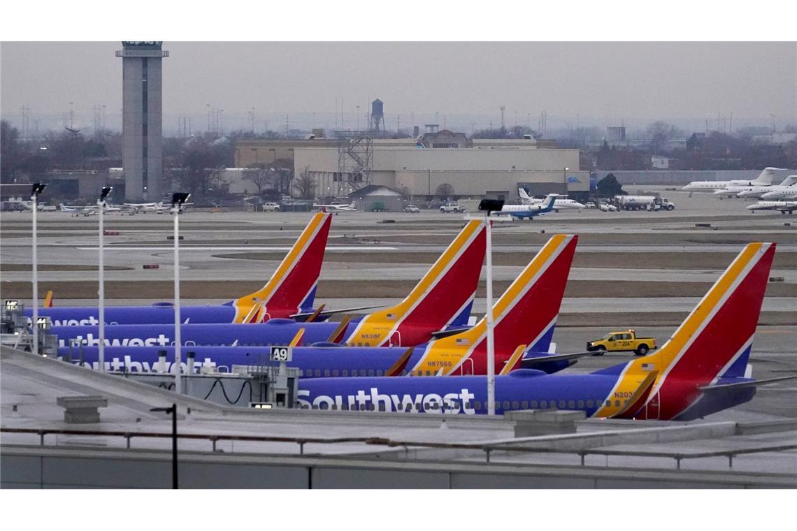 Von Kugel getroffen: Flugzeug in den USA bricht Start ab Die Kugel schlug nahe dem Cockpit ein. (Symbolbild)
