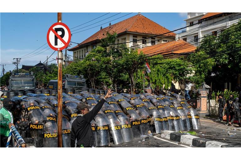 Die landesweiten Proteste haben seit dem Wochenende auch auf Bali übergegriffen.