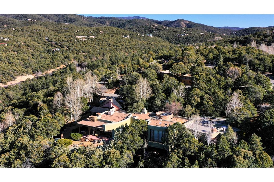 Sheriff: Keine Kohlenmonoxidvergiftung bei Hackman und Frau Die Leichen wurden in Hackmans Anwesen in Santa Fe gefunden.
