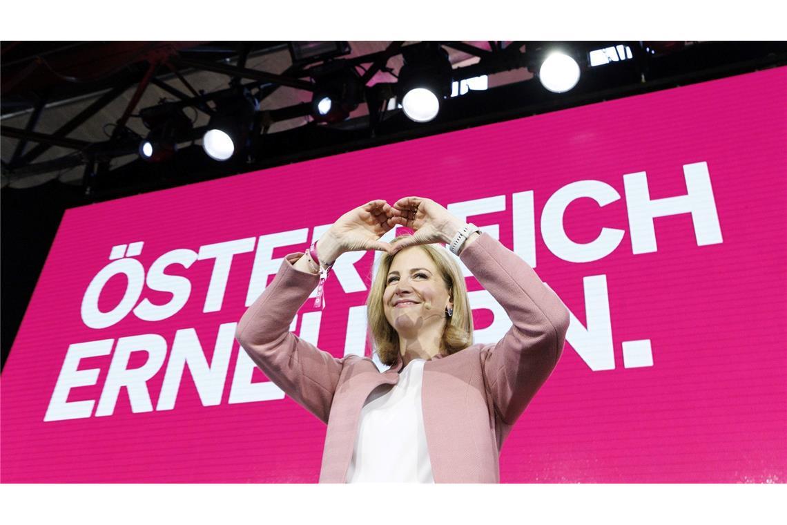 Dreier-Koalition in Österreich ist perfekt Die liberalen Neos segnen als letzter Partner die Dreier-Koalition von ÖVP, SPÖ und Neos in Österreich ab