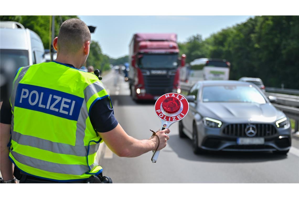Logistikbranche warnt vor Mehrkosten bei Grenzkontrollen Die Logistikbranche fürchtet im Falle dauerhafter Grenzkontrollen erhebliche Mehrkosten (Archivbild)