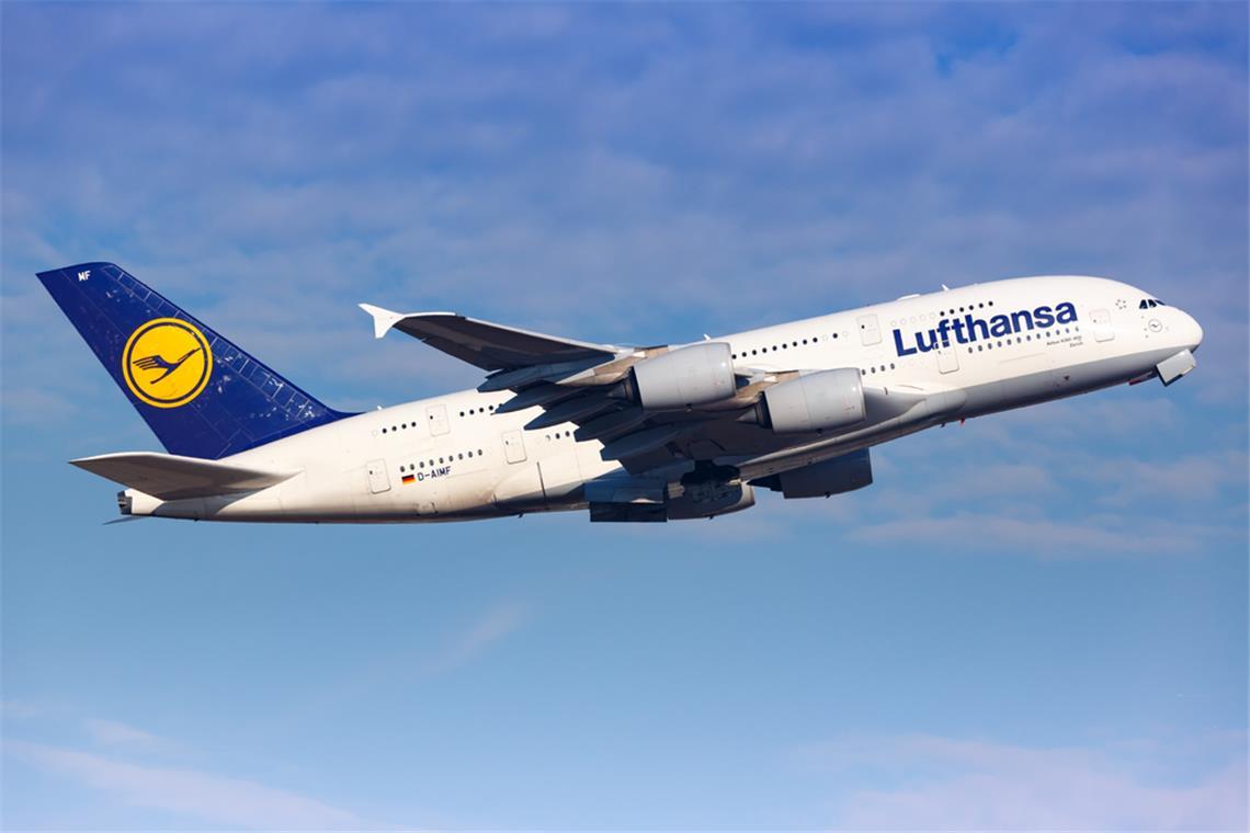 Warum steigt die Lufthansa-Aktie? - Die Gründe für den aktuellen Kursanstieg Die Lufthansa-Aktie notiert zum Wochenbeginn bei rund 7,90 Euro. Anleger blicken gespannt auf den Kapitalmarkttag in München und die neuesten Ankündigungen des Konzerns.
