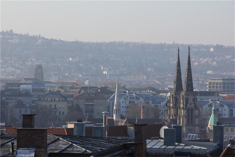 Die Luftqualität in Deutschland ist heute vielerorts stark belastet. Erfahren Sie, warum die Feinstaubwerte so hoch sind und welche Auswirkungen das auf die Gesundheit hat.
