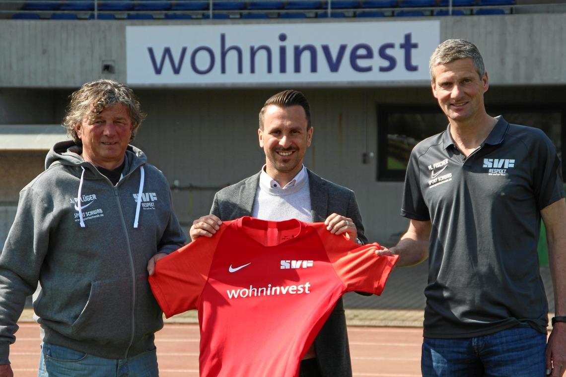 Mario Marinic kehrt zum SV Fellbach zurück Die Macher des SV Fellbach mit ihrem neuen Trainer: Jochen Pflüger, Mario Marinic und Mathias Fischer (von links). Foto: privat